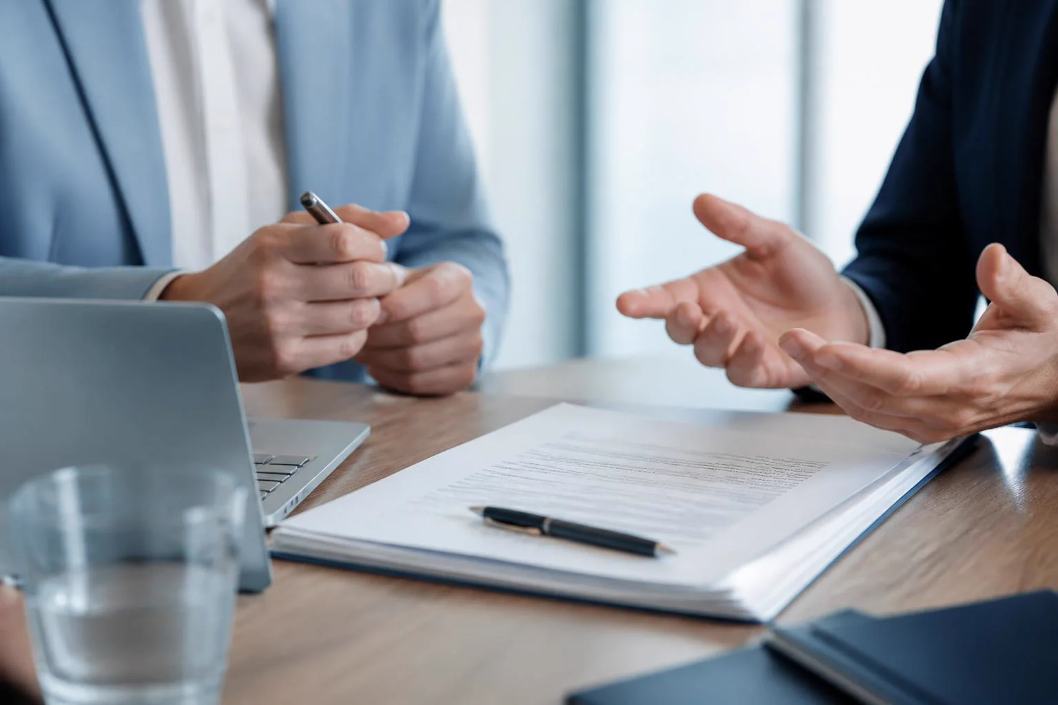 Zakelijk overleg over bestuurdersaansprakelijkheid en contracten